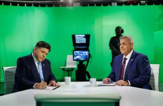 Pritzker and Bailey Clash in Final Illinois Debate Over Bears, Trump, and Bail