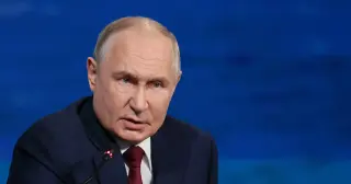 Kremlin Battlefield Stunt Backfires, Undercuts Putin's War Messaging