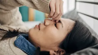 Neurologists Validate Viral Eyebrow Clip Hack as Temporary Pain Relief