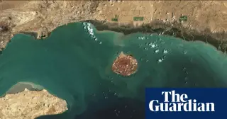 US strikes Iranian launchers on Larak amid Strait of Hormuz tensions