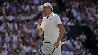 Sinner Poised to Sweep Zverev in Wimbledon Final on Grass