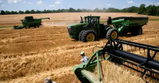 Trump Signs Order Deferring Diesel Taxes to Ease Harvest Costs