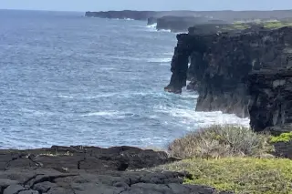 Hawaii's 550-Year-Old Hōlei Sea Arch Collapses Into Pacific
