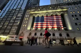 Dow climbs 0.95% as dip buyers return amid AI volatility and earnings season
