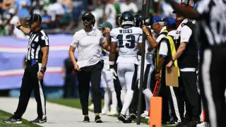 157-Degree Turf Forces IVs as Cleats Melt in Titans-Eagles Showdown