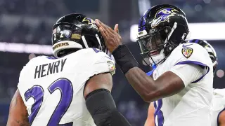Henry climbs to No. 3 on NFL rushing TD list with 32-yard score