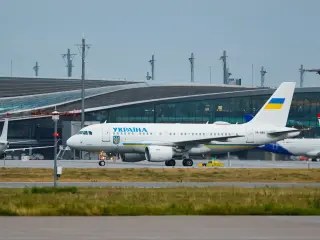 Drone nearly hits Zelenskyy’s flight en route to Oslo funeral