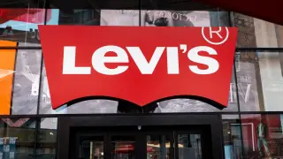 Levi Strauss Lifts Profit Outlook on Tariff Refunds Despite Weak US Sales