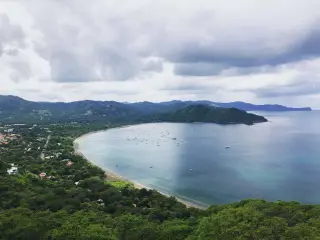 Costa Rican Police Seek Suspect in Death of 74-Year-Old American in Playas del Coco
