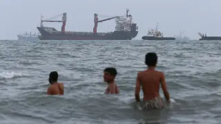 Oil markets climb as Strait of Hormuz standoff and ceasefire unravel amid US-Iran tensions