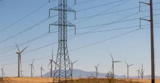 Bipartisan Deal Seeks to Slash Energy Permitting Delays Amid Grid Strain