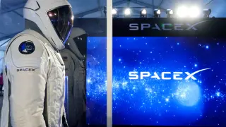 SpaceX Q3 Earnings Focus on AI Monetization and Starlink Mobile Pivot