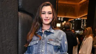 Pregnancy Halts Anne Hathaway's 'Hot Ones' Debut Amid 'Verity' Press Tour