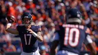 Bears Rotate QBs in Opening Drive as Bagent Returns to Start vs. Jets