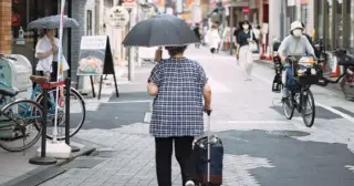 93-Year-Old Woman in Shiga Outsmarts Scammer, Leads to Arrest