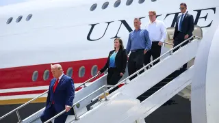 Trump Honors Fallen Soldier’s Family Aboard Air Force One in Georgia