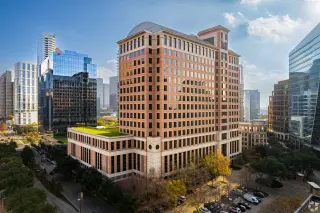 CBRE Q3 Earnings Reveal Rate-Driven Deal Delays Amid Data Center Surge
