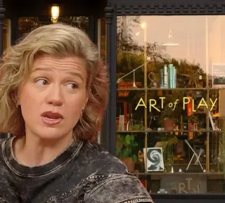 Kelly Clarkson's Brooklyn Shop Visit Sparks Viral Dispute Over $15,000 Bird Automaton