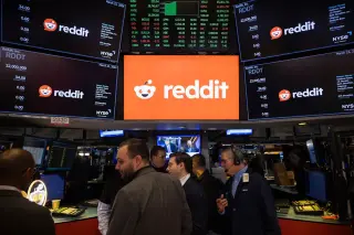 Reddit's 30% Plunge Highlights AI Search's Threat to Web Traffic