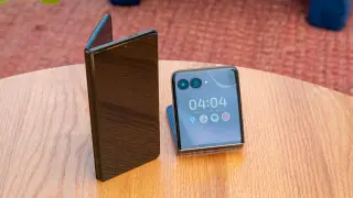 Big-Name Case Brands Skipping Motorola Razr Accessories