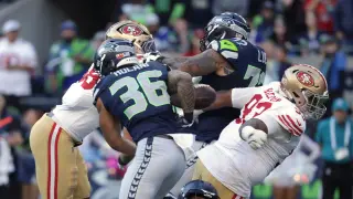 Seahawks' Second-Quarter Fumble Cost Them Seven Points in 32-29 Loss to 49ers