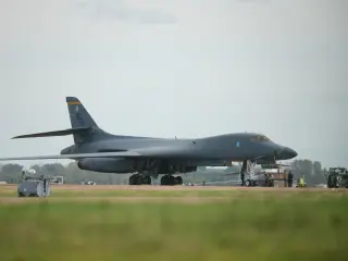 US pulls B-1 bombers from UK base after terror plot fears