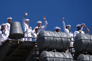 USS Abraham Lincoln Returns to San Diego After Record-Breaking 321-Day Iran War Deployment