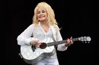 Tennessee Court Bars Dolly Parton’s Nephew from Estate After Alleged Extortion Campaign