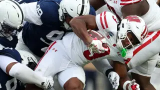 Wisconsin Badgers Stun No. 14 Penn State in 24-20 Comeback Victory
