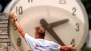 Clocks Fall Back Nov. 1 as Senate Stalls on Permanent Daylight Saving Time
