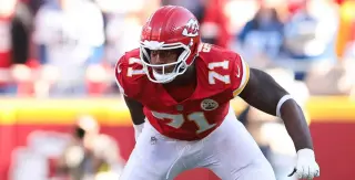 Chiefs' 2026 Tackle Dilemma: Can Simmons and Moore Hold Up?