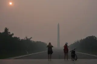 Smoke from Canadian wildfires blankets Washington, triggering health warnings