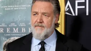 Crowe Threatens to Walk Away If Fans Push Too Far in Paris