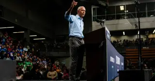 Obama and Trump Duel in Swing States as Midterm Stakes Escalate