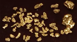 Gold Dips Near Third Weekly Decline as Fed Hawkishness Lifts the Dollar