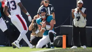 Lawrence’s Kneel at 1-Yard Line Sparks Fantasy Backlash in Jaguars’ 35-6 Win