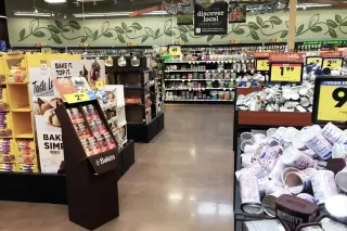 Kroger Rolls Out Mandatory Uniforms for 400,000 Workers After Decade Without Policy Changes