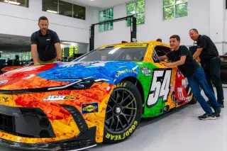Gibbs stands by Brexton Busch as M&M's tribute car returns at Bristol