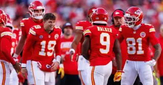 Chiefs maintain 5-0 record as Walker III’s historic pace and defensive pressure dominate winless Chargers