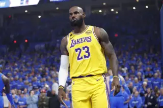 LeBron, Duren Lead the Narrowed 2026 Free-Agent Field