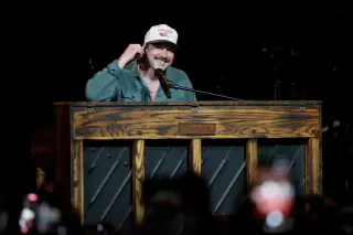 Wallen’s Denver Encore: Piano Flip Echoes Billy Joel