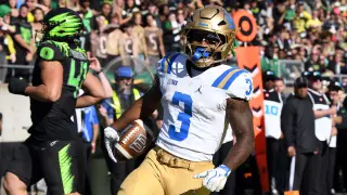 UCLA Stays Unbeaten with 17-15 Upset of Oregon, Shaking Big Ten Hierarchy