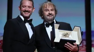Elijah Wood Presents Peter Jackson with an Honorary Palme d’Or at Cannes
