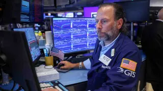 Markets wobble ahead of Jackson Hole as earnings drivers flash across assets