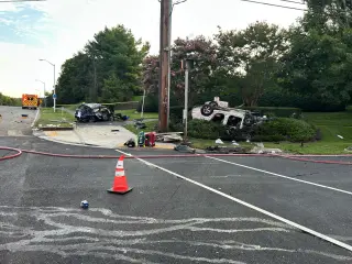 Stolen car carrying seven youths crashes, killing its driver in Maryland