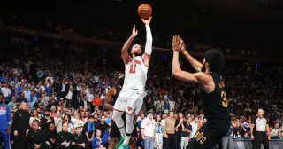 Brunson's 38-point eruption pushes Knicks past Cavs in OT for Game 1