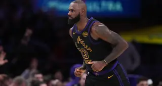 Warriors Not In Position To Offer LeBron Full MLE After Porzingis Deal