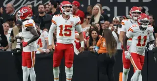 Chiefs Seize AFC West Lead Despite Receiver Injuries