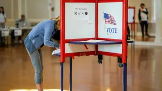 New Jersey voter-roll glitch registers thousands; hundreds vote