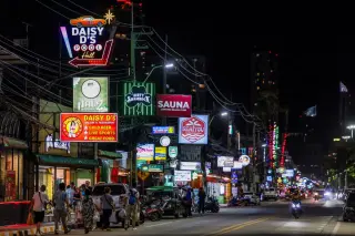 Pattaya crackdown as Lincoln arrives with 5,000 sailors after 200 days at sea
